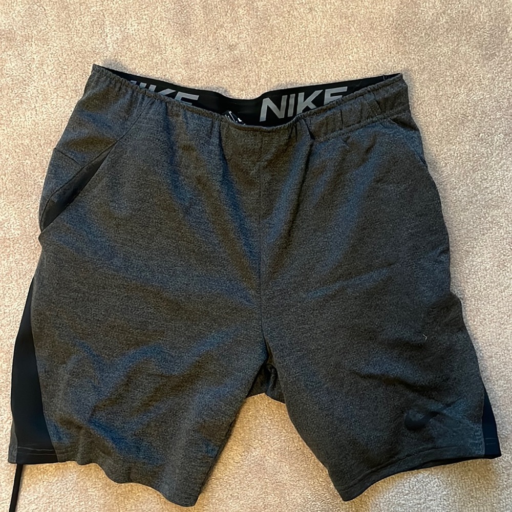 NIKE DRYFIT stretch shorts Gray & black Medium
